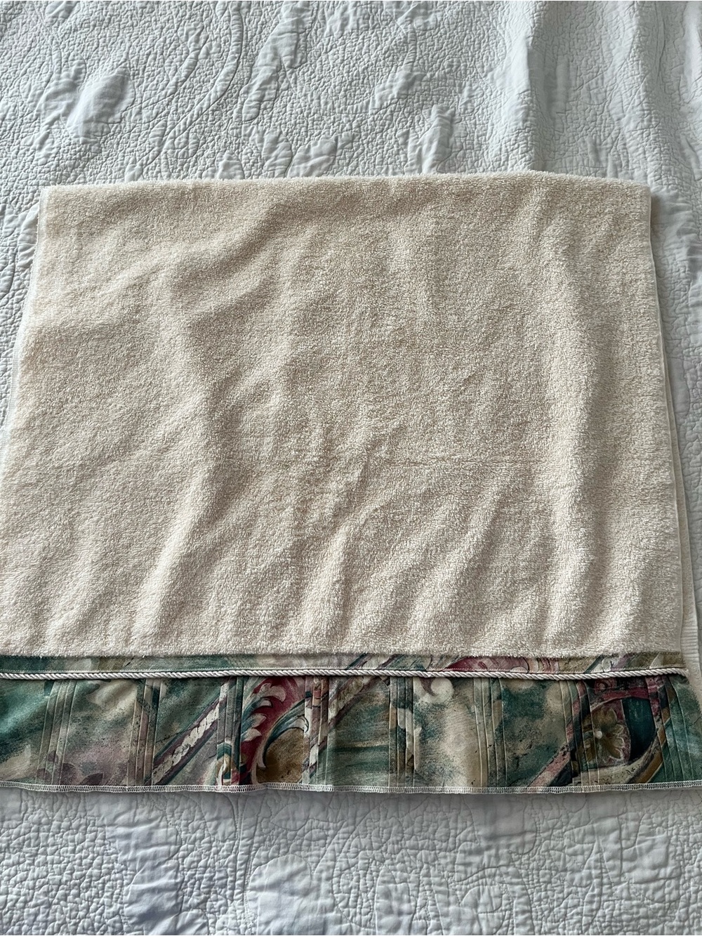 JCPenney Home Collection Mustique Beige 100% Cotton Bordered Bath Towel 25.5x 48